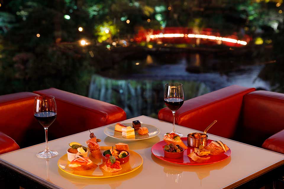 GARDEN LOUNGE